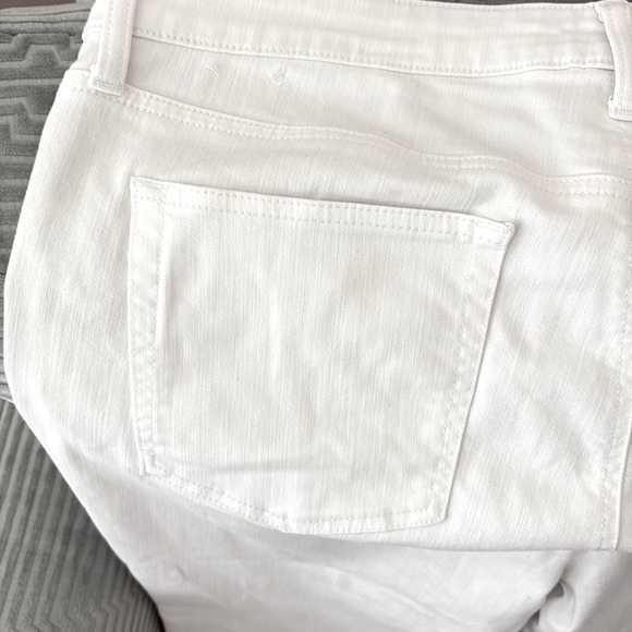 Talbots White Crop Flare, Five Pockets, Jeans. 2% Spandex. Size 16 - Picture 5 of 10